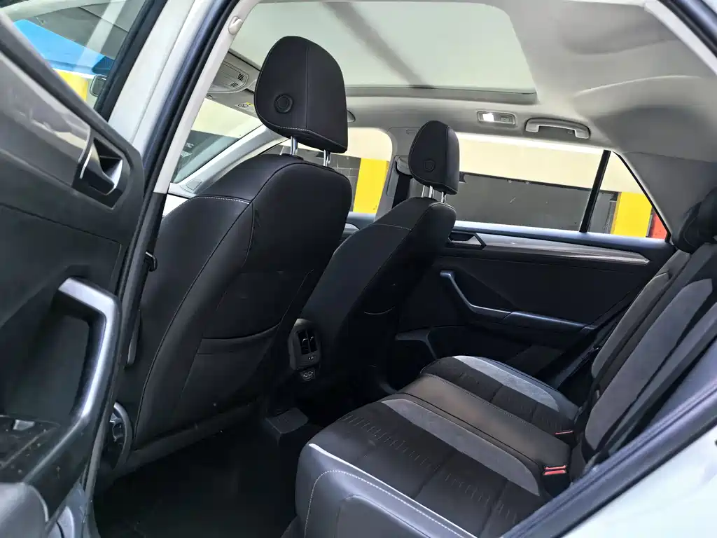 VOLKSWAGEN T ROC EXPLORING SONGS