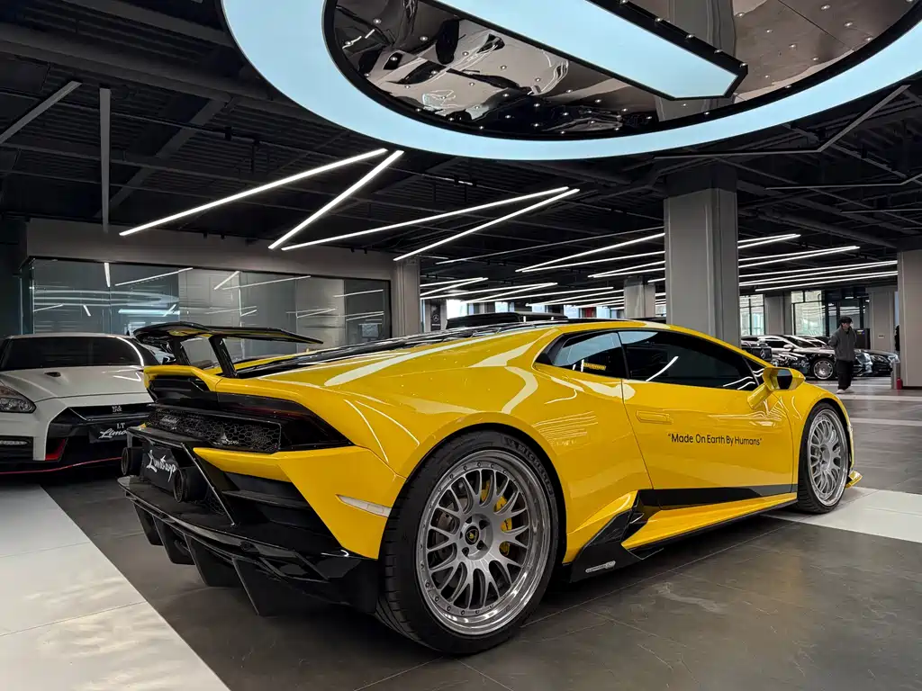 LAMBORGHINI HURACÁN