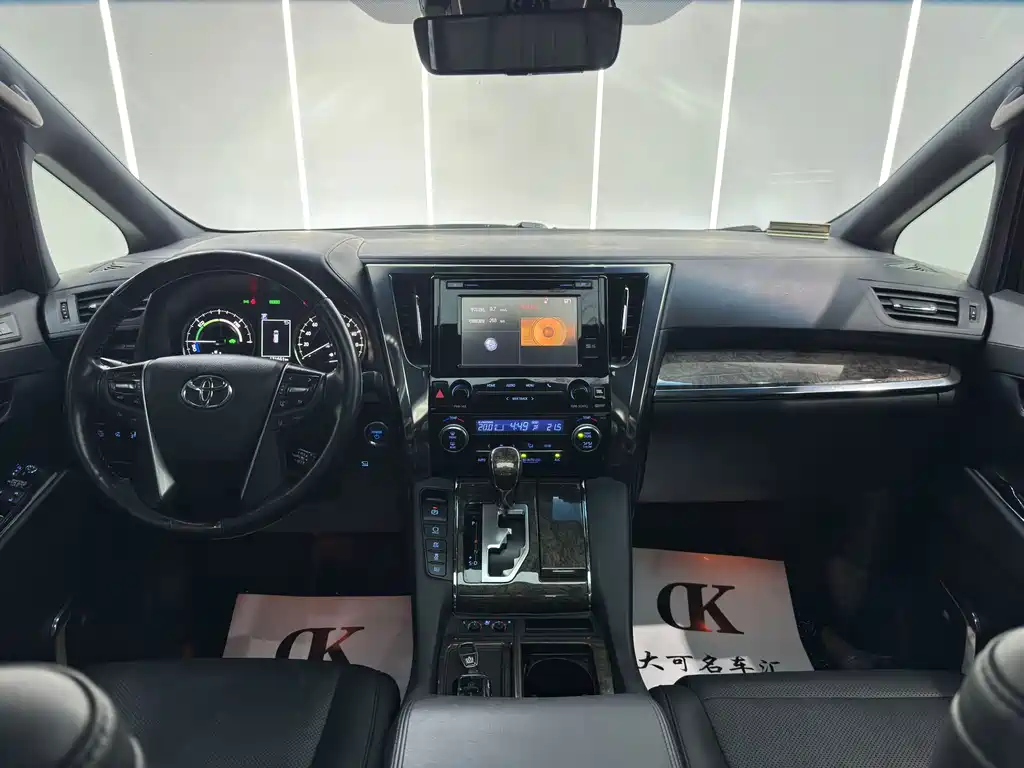 Toyota Vellfire — миниатюра 5