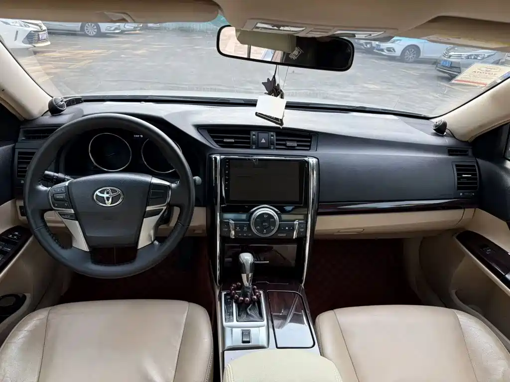 Toyota Reiz — миниатюра 6