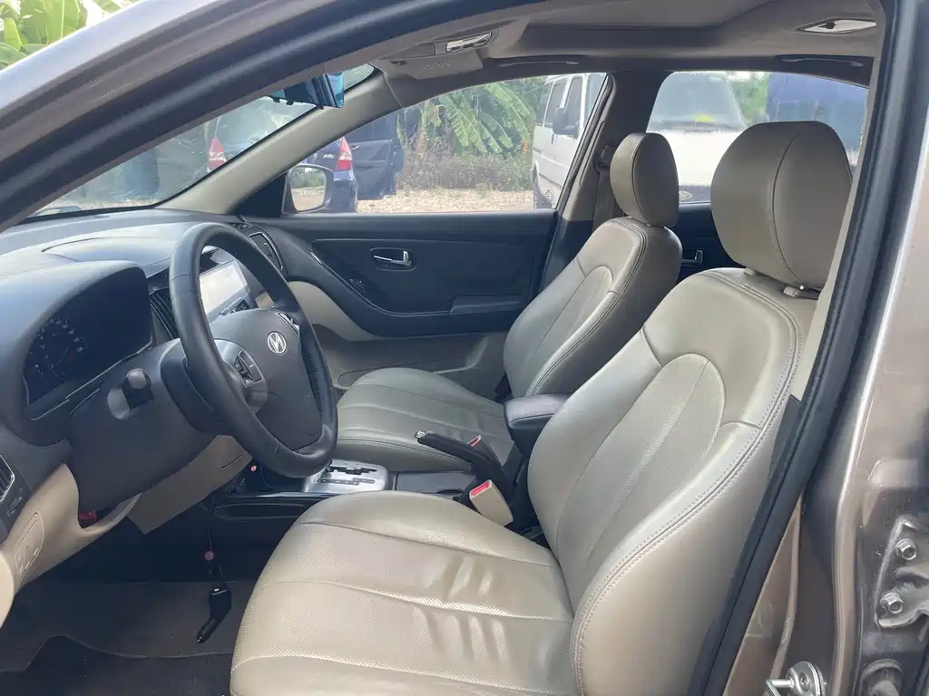 Hyundai Elantra — миниатюра 12