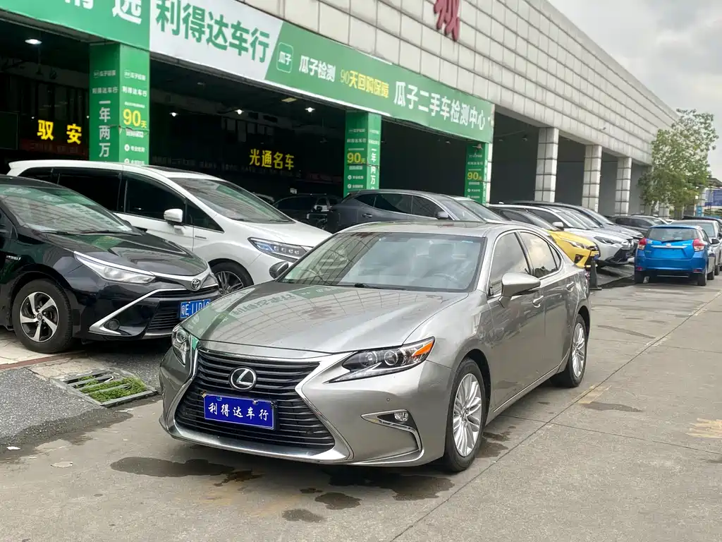 Lexus ES 2016