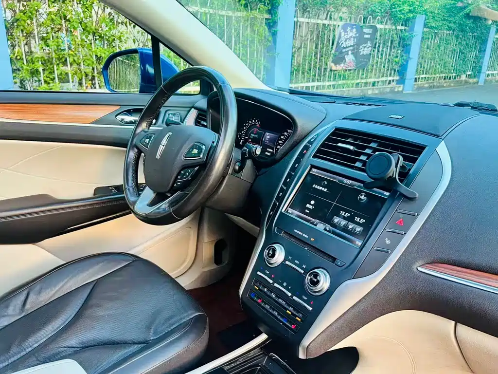 Lincoln MKC — миниатюра 5