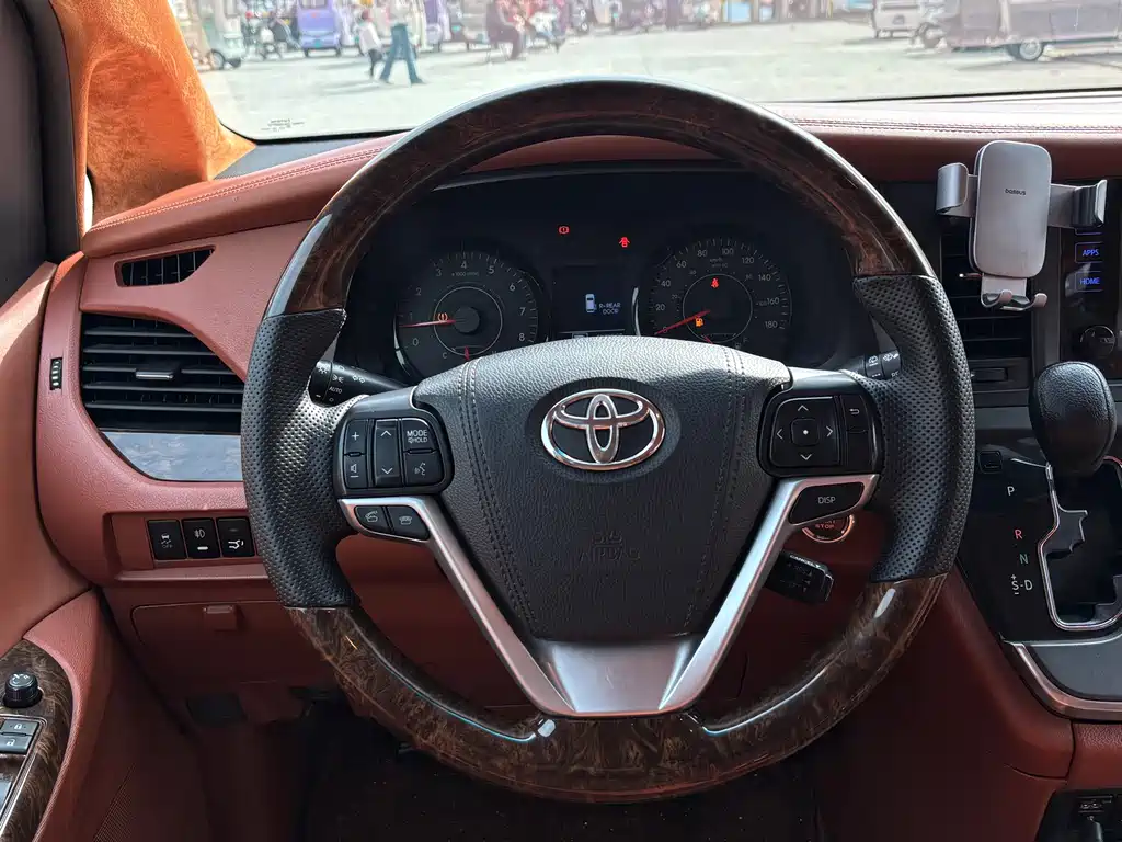 TOYOTA SIENNA