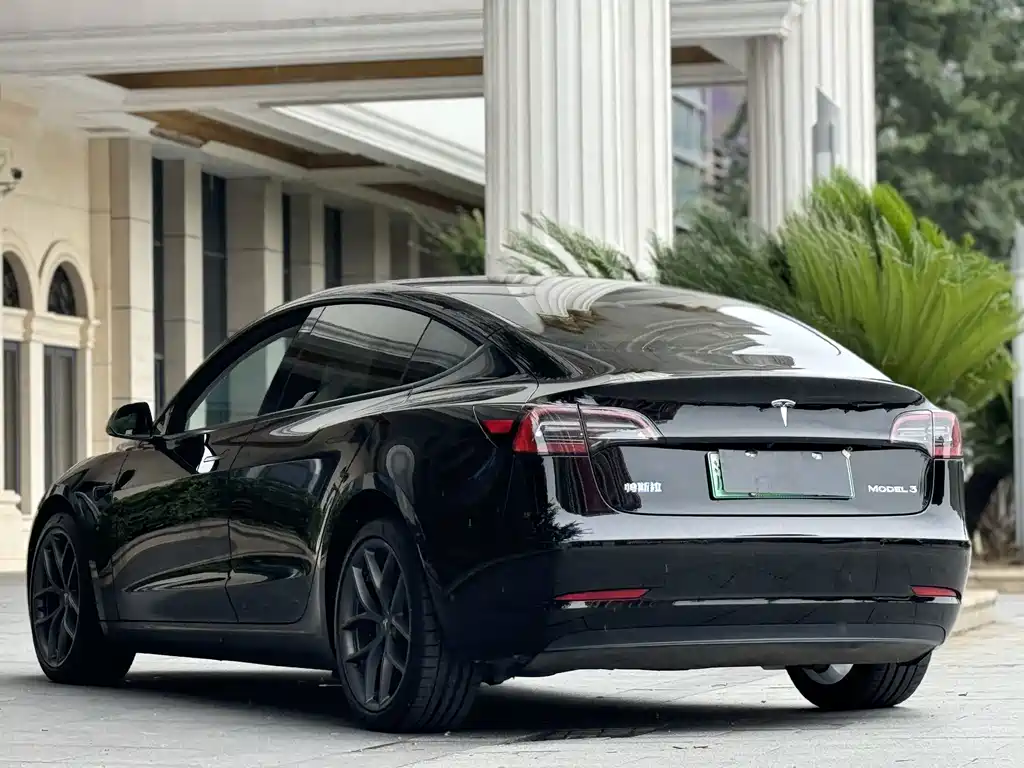 Tesla Model 3 - фото 10