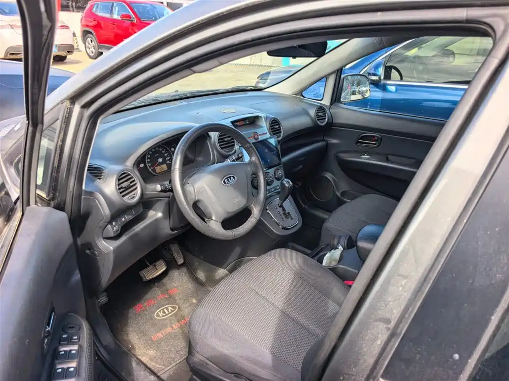 Kia Carens — миниатюра 7