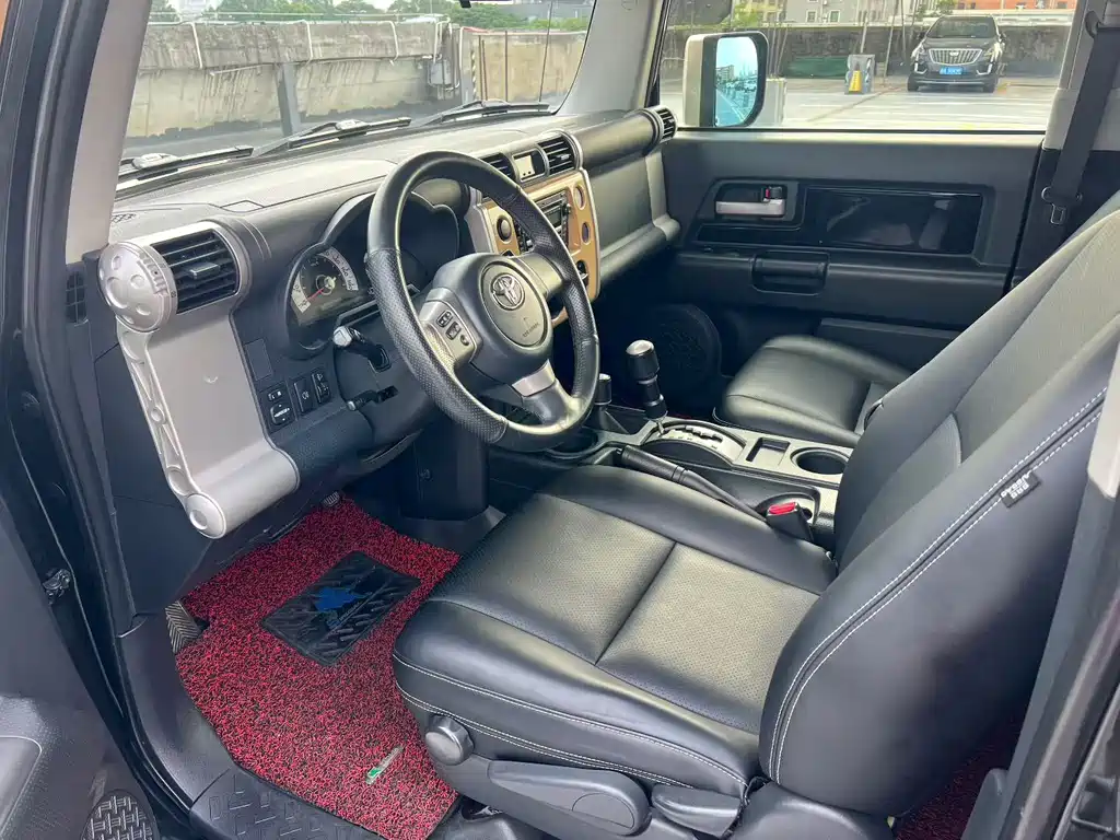 Toyota FJ Cruiser — миниатюра 6