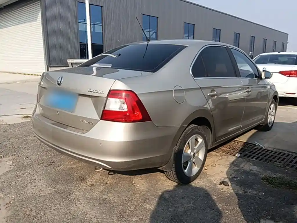Skoda Rapid — миниатюра 7