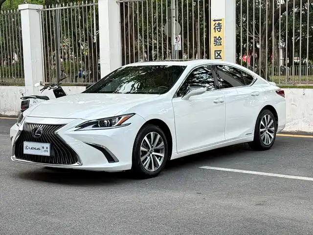 LEXUS ES 2019