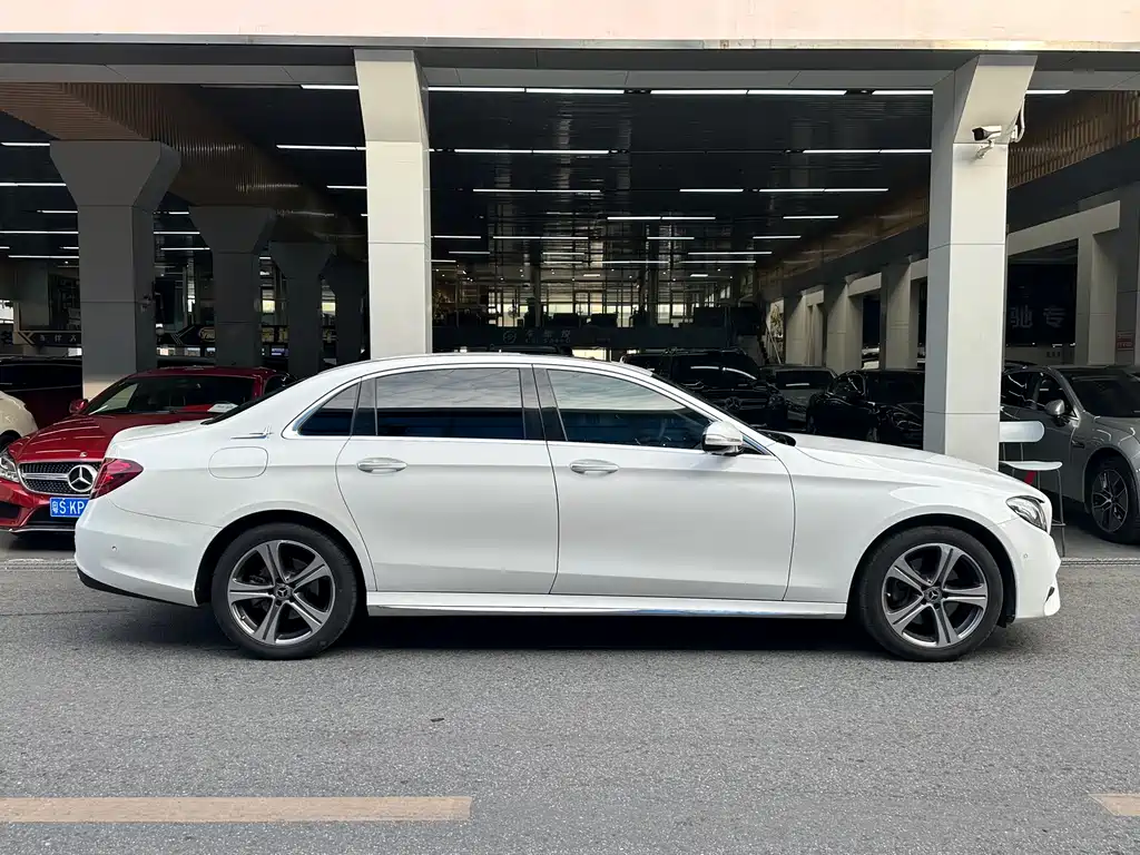 MERCEDES-BENZ E CLASS