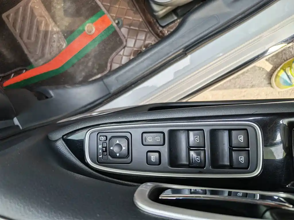 Mitsubishi Outlander - фото 11