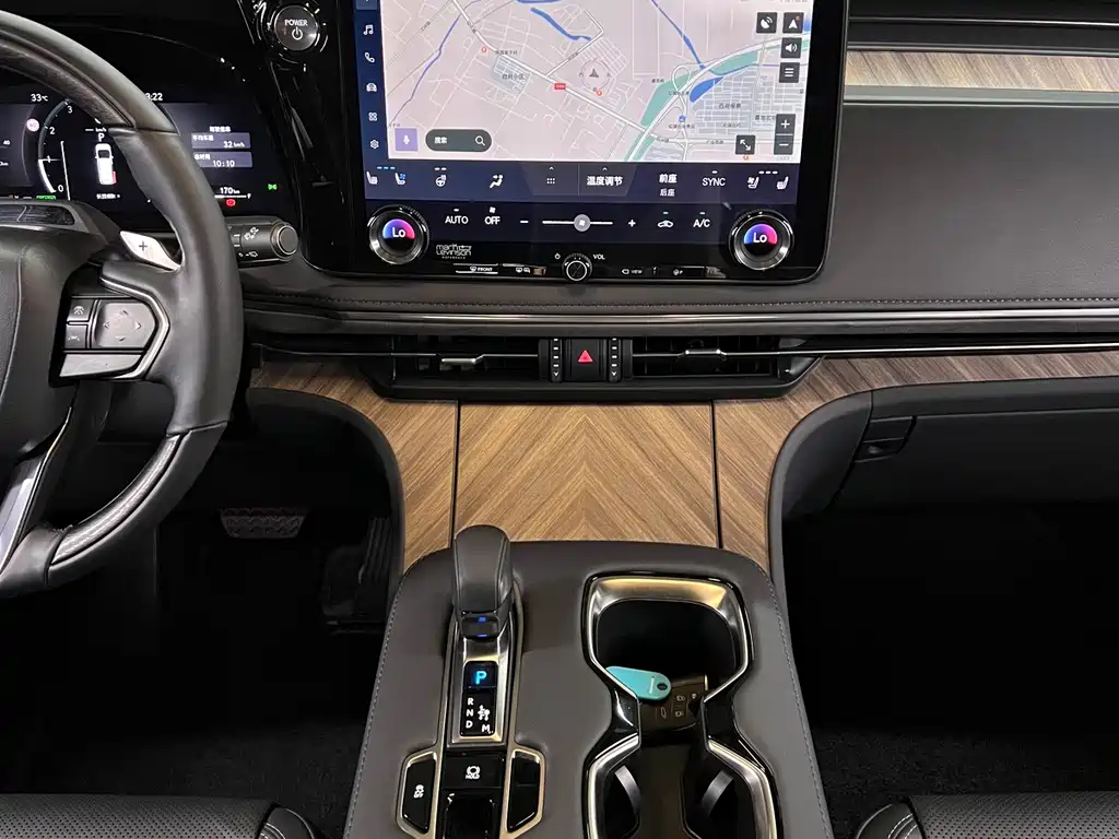 Lexus LM — миниатюра 17