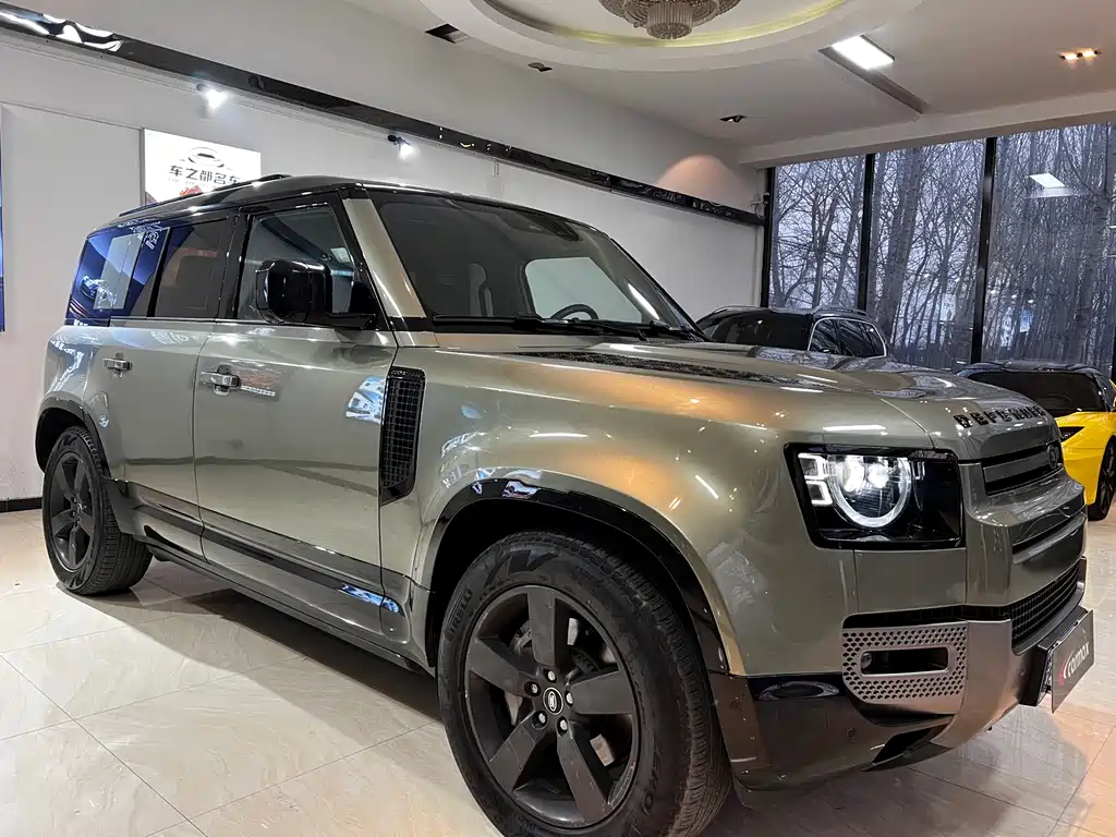 LAND ROVER DEFENDER
