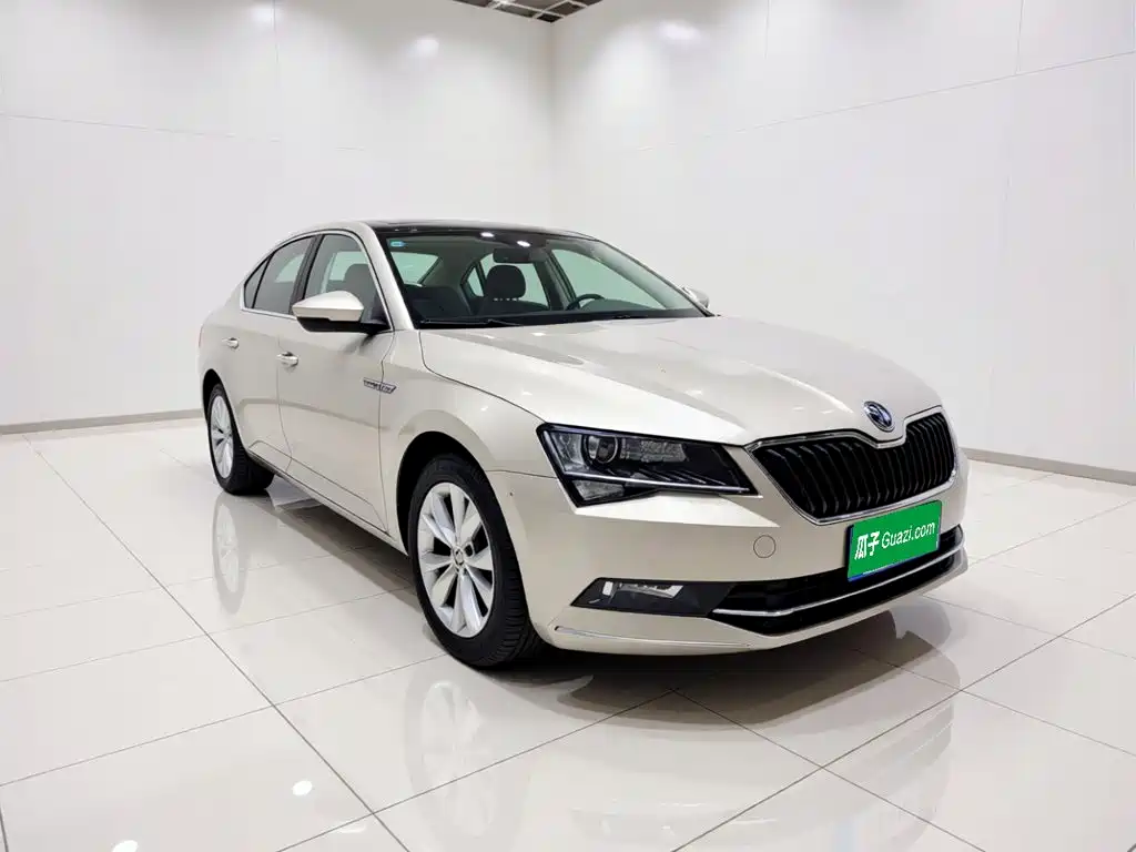 Skoda Superb — миниатюра 3