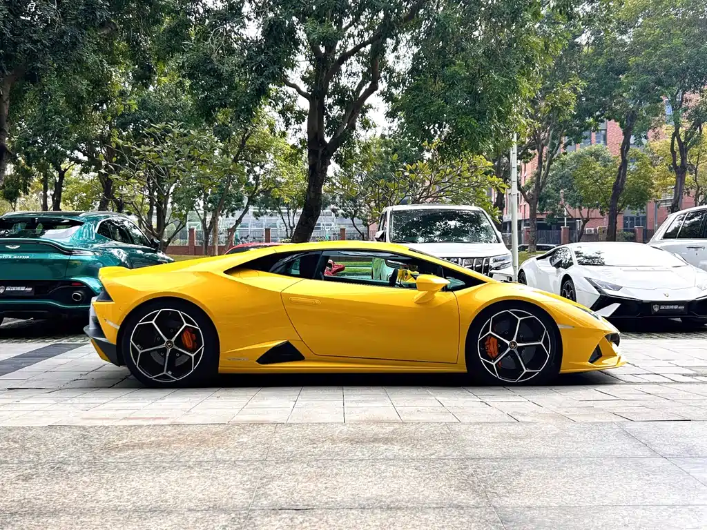 LAMBORGHINI HURACÁN