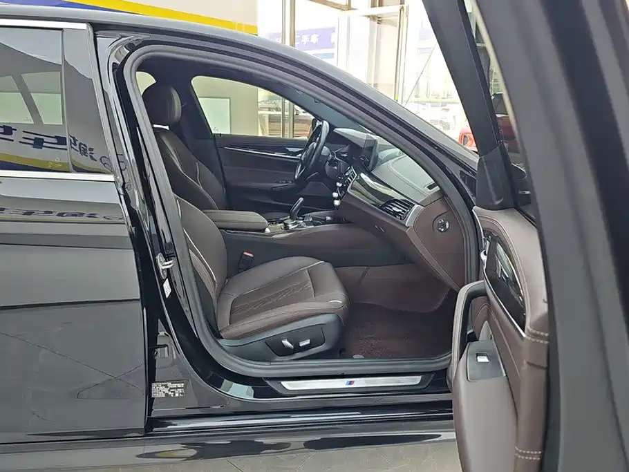BMW 5 Series — миниатюра 8