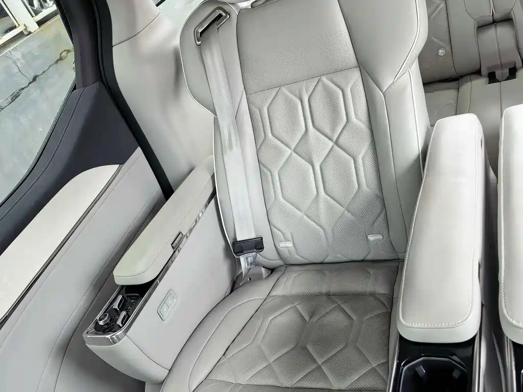 Volvo EM90 — миниатюра 14