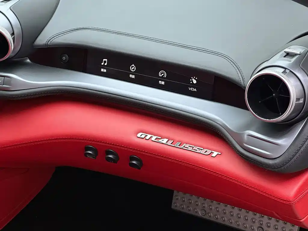 Ferrari GTC4Lusso — миниатюра 24
