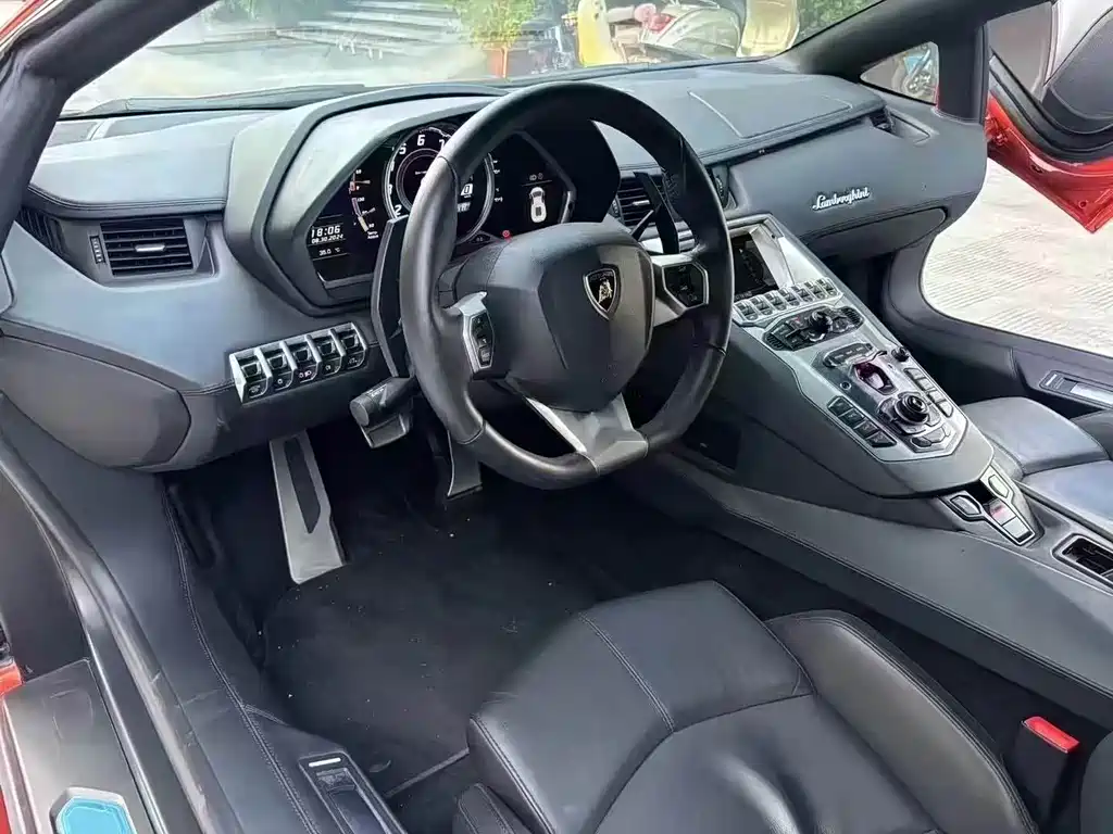 Lamborghini Aventador — миниатюра 3