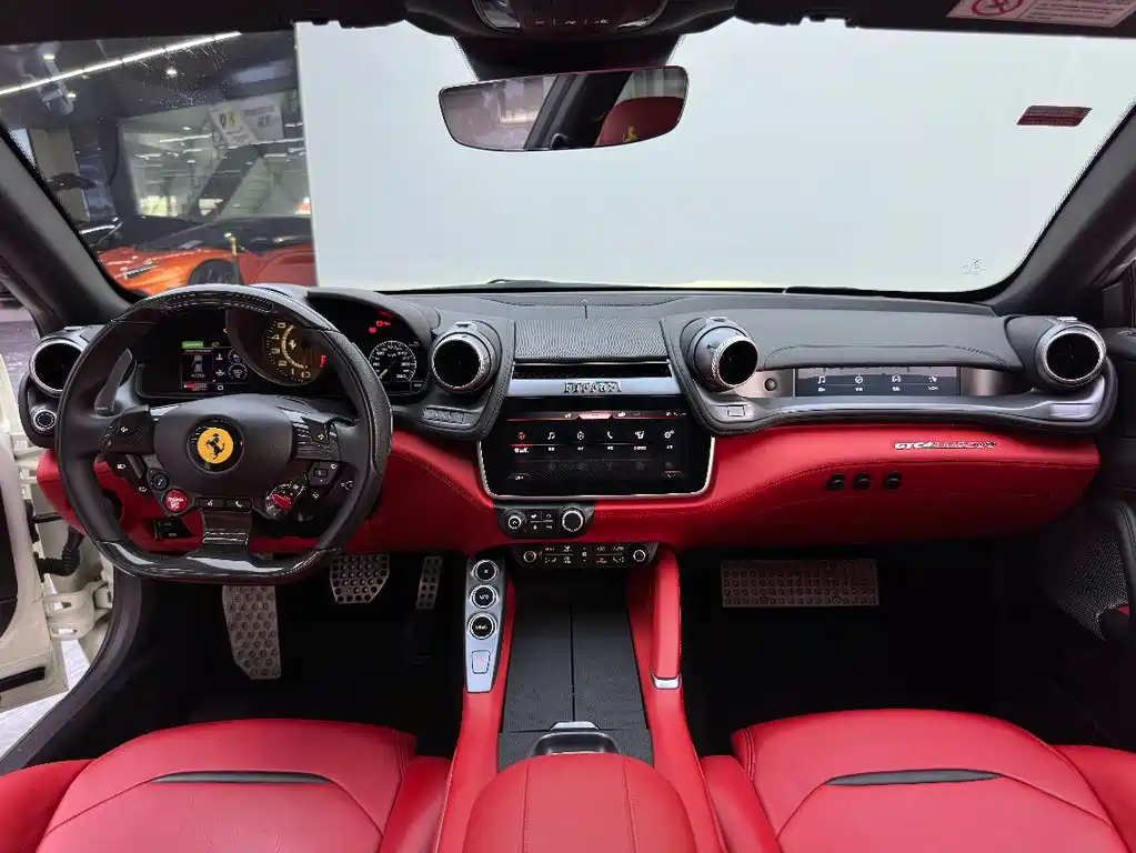 Ferrari GTC4Lusso — миниатюра 23