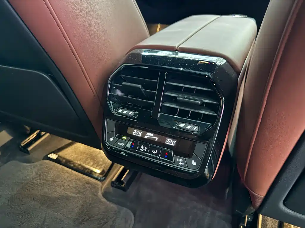 BMW iX M60 — миниатюра 20