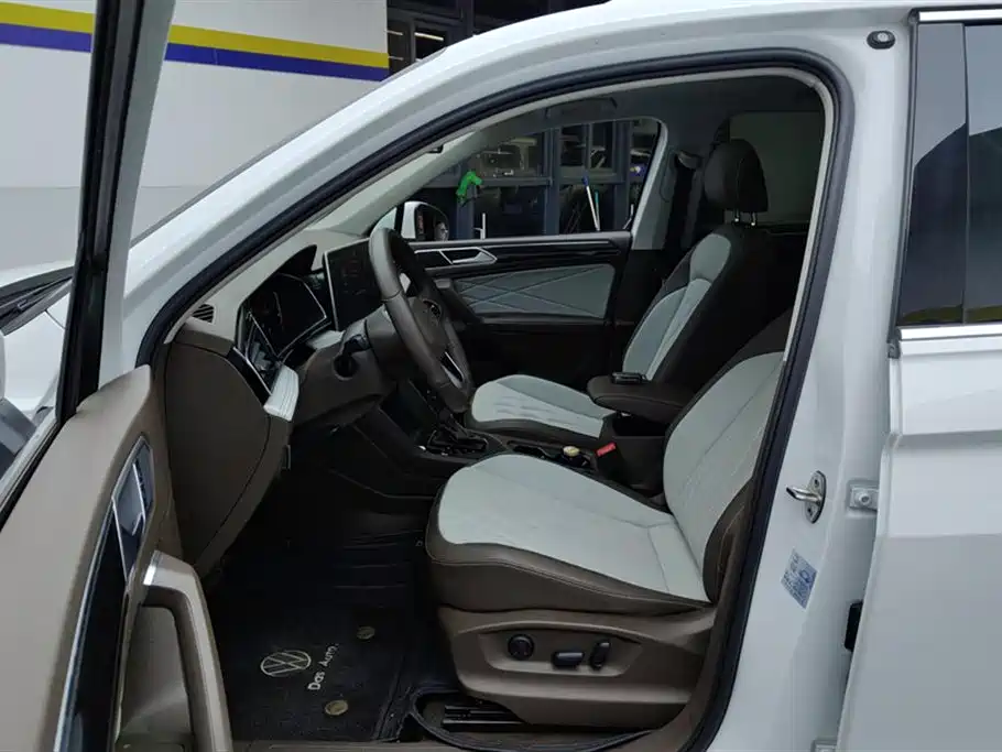 Volkswagen Tiguan L L 2023 330TSI AT Smart