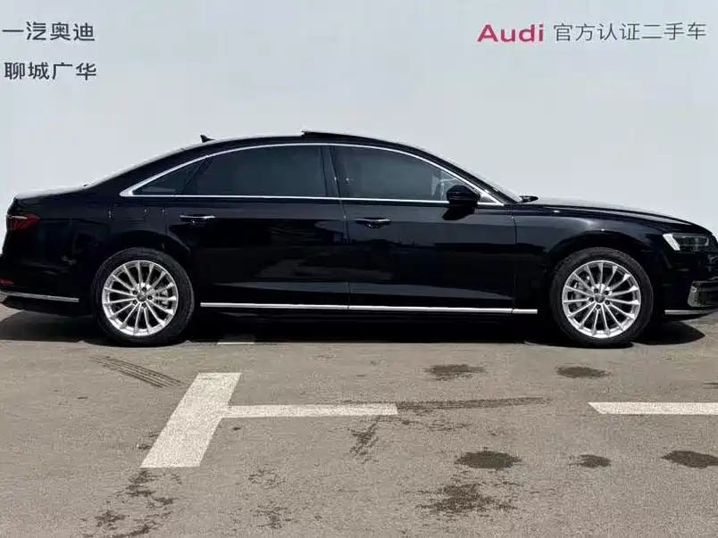 AUDI  A8