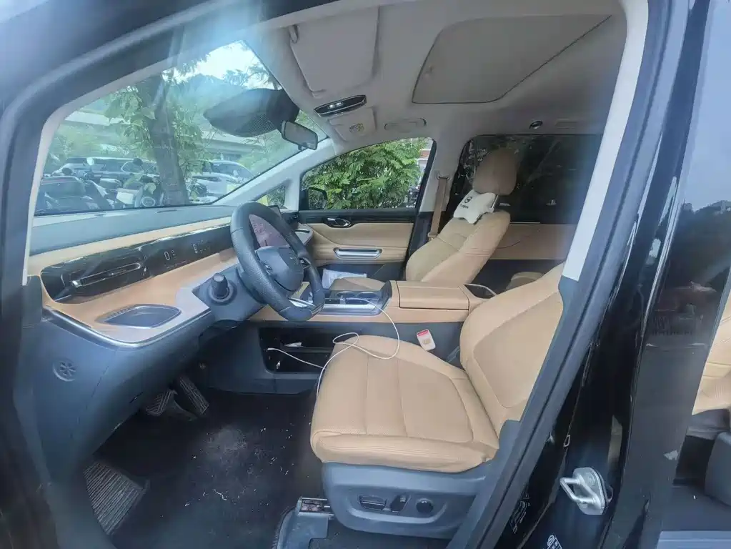 GAC Motor Trumpchi E8 PHEV — миниатюра 3
