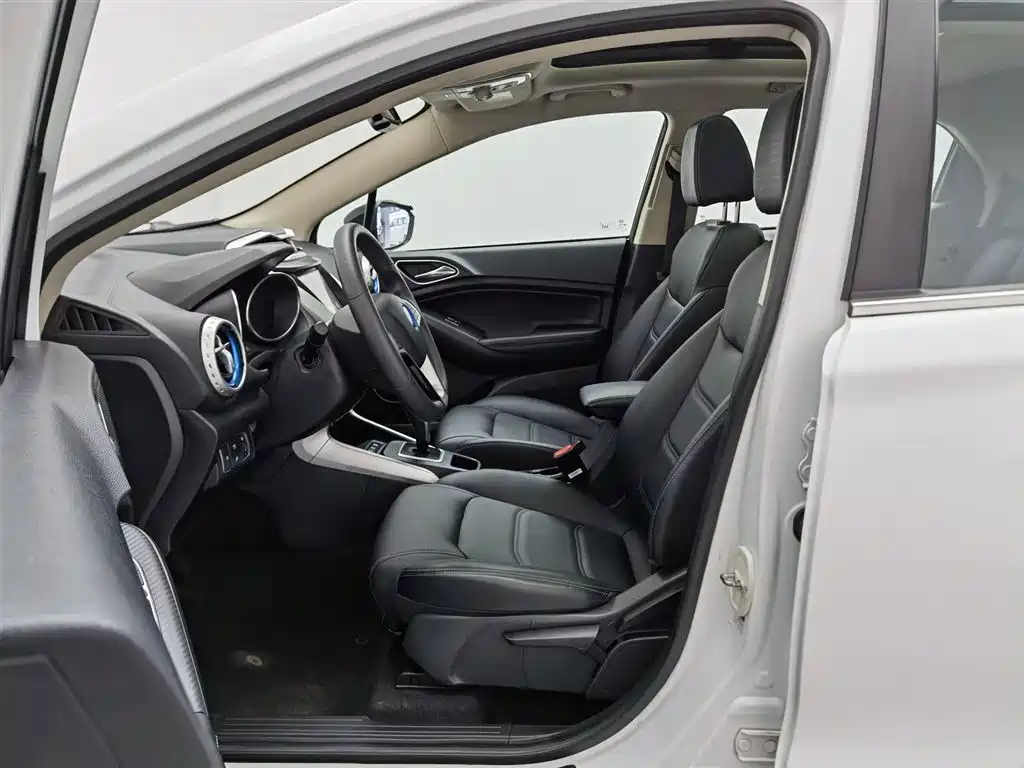 BYD Yuan 2019 EV360