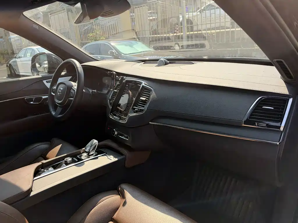 Volvo XC90 — миниатюра 8