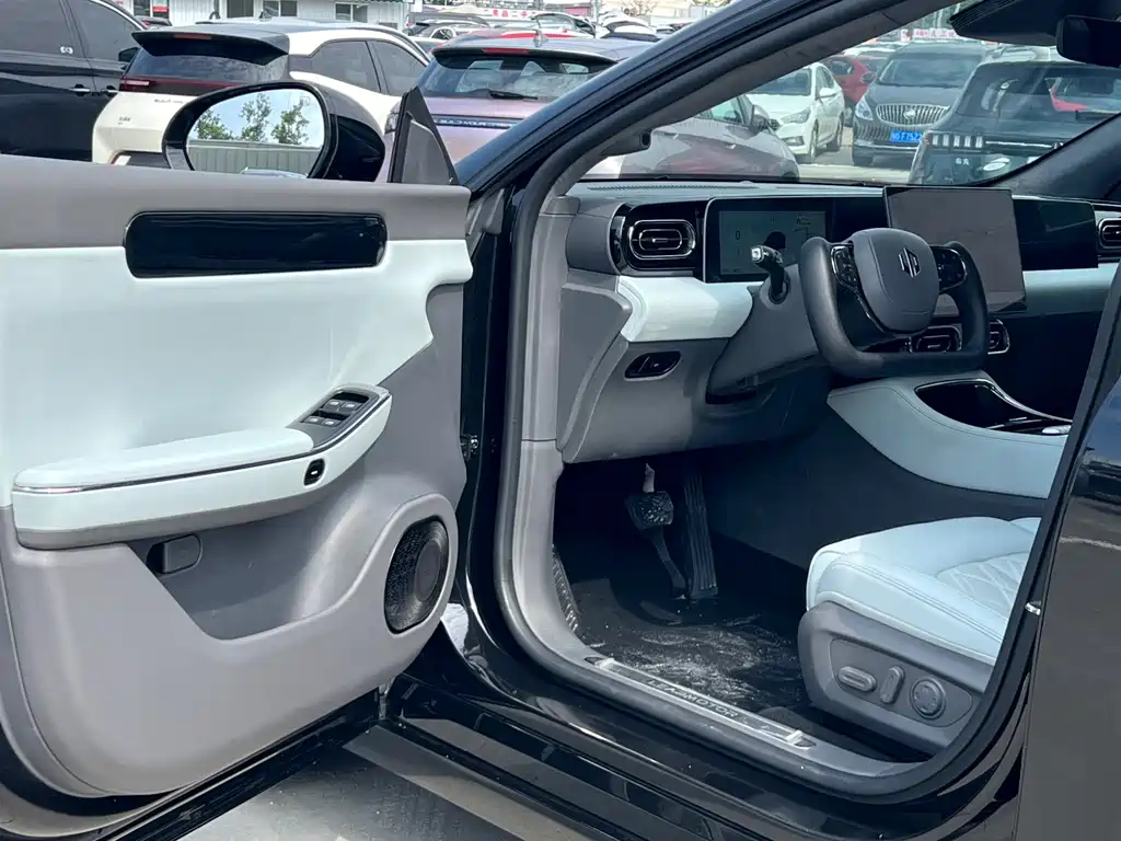 Leapmotor Leapmotor C01 — миниатюра 4