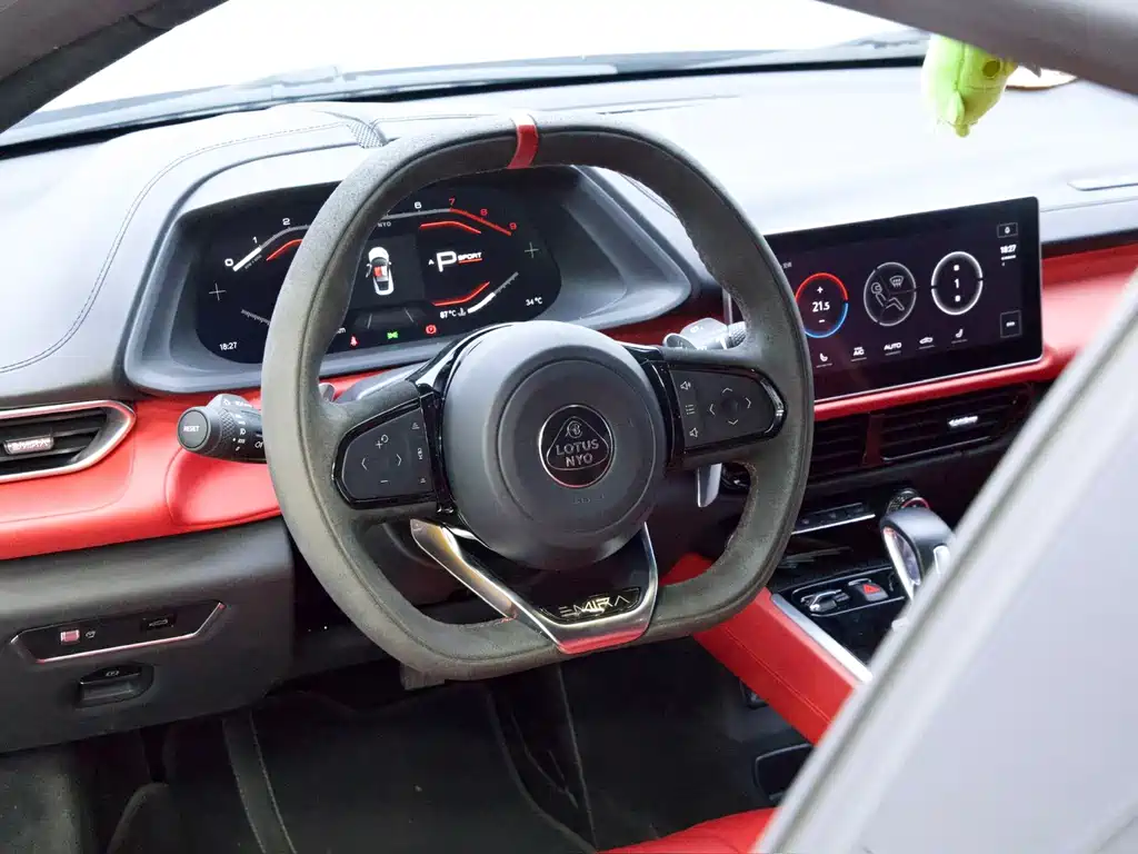 Lotus Emira — миниатюра 11