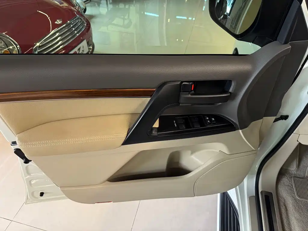 Toyota Land Cruiser 2018 4.0L AT