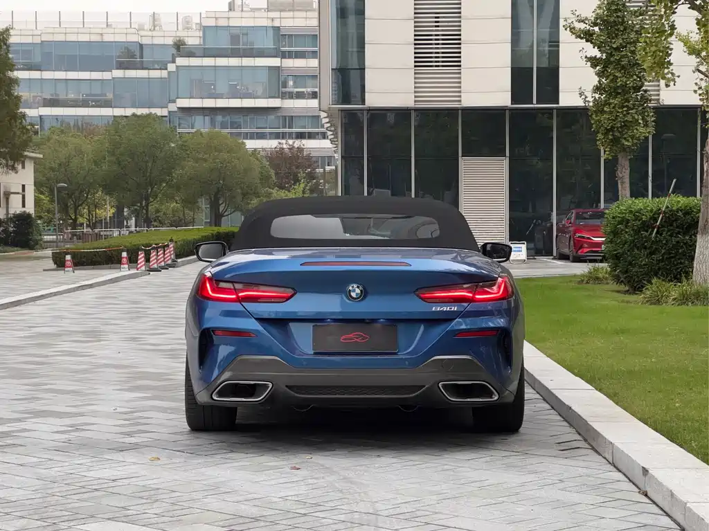 BMW 8 SERIES