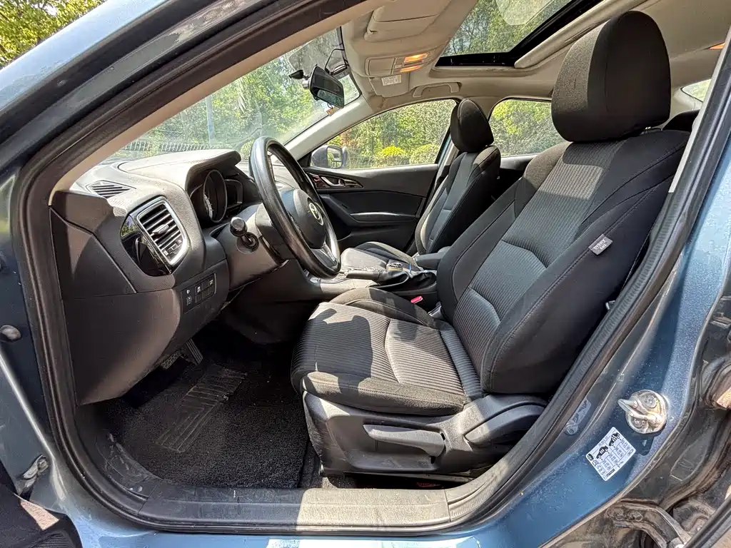 Mazda Mazda3 3 2016 1.5L AT Luxury