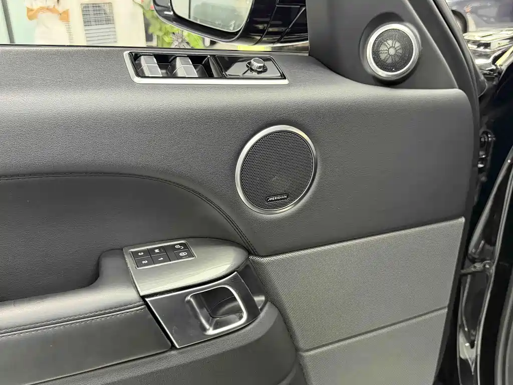 Land Rover Sport PHEV — миниатюра 18
