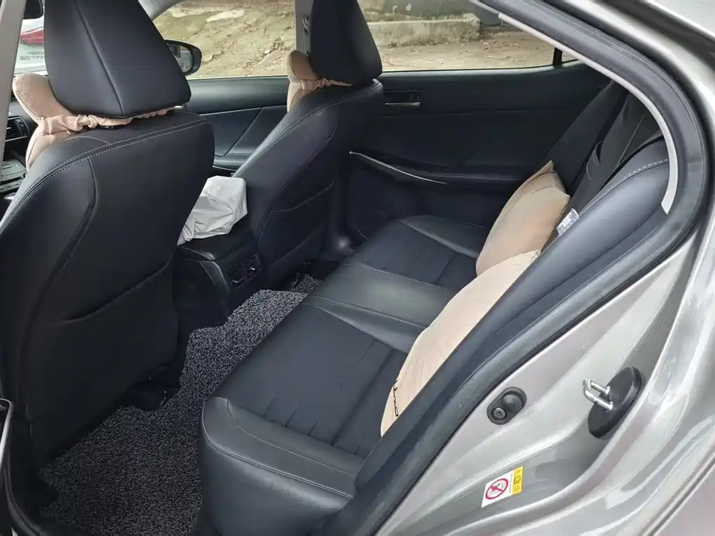 Lexus IS 2017 300 Lead