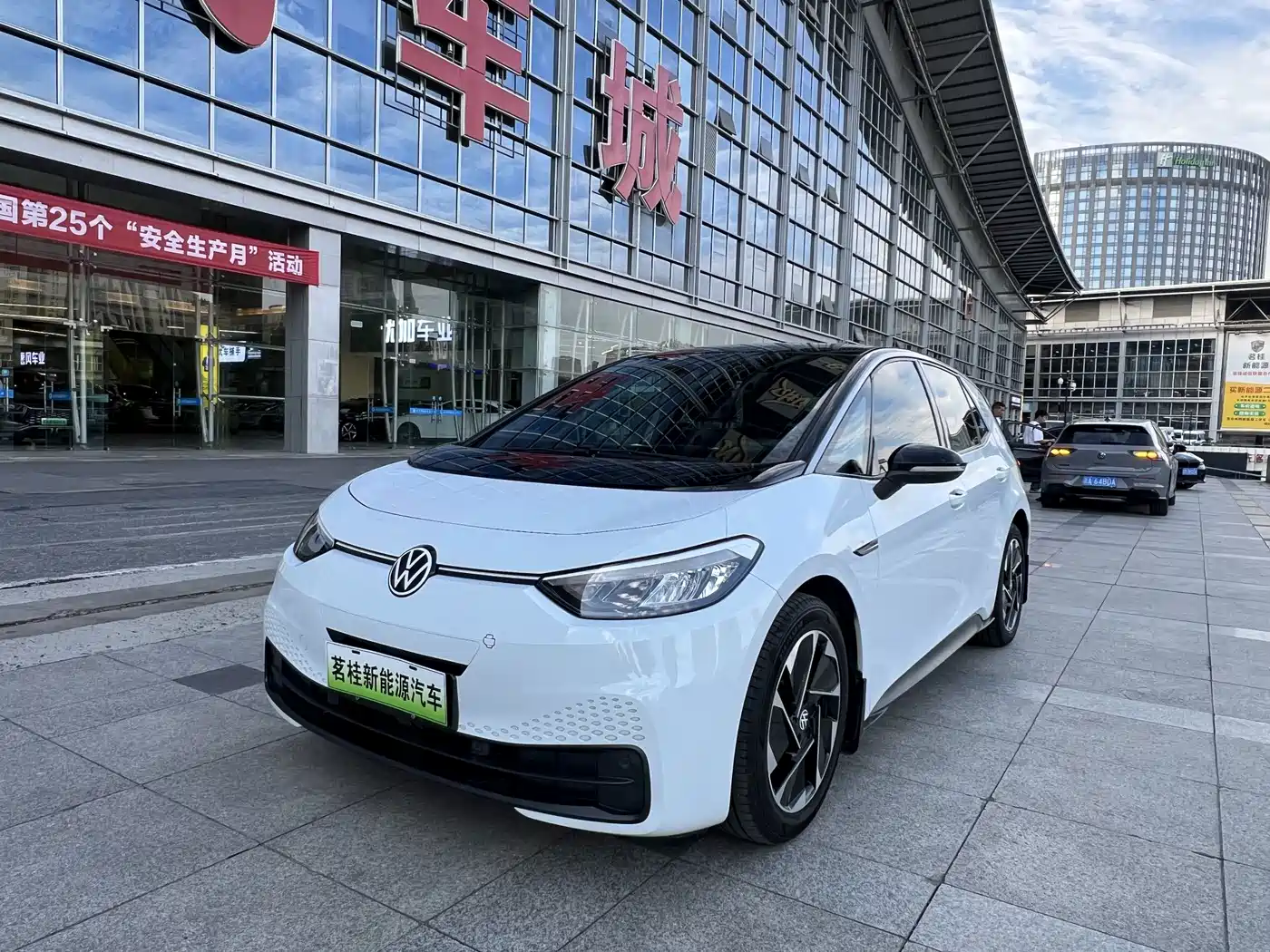 Volkswagen ID.3 2023 Белый из Китая