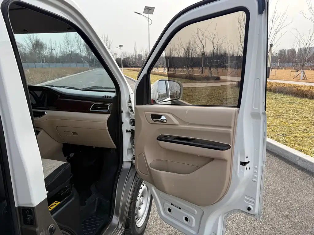 CHANGAN CROSS STAR V5