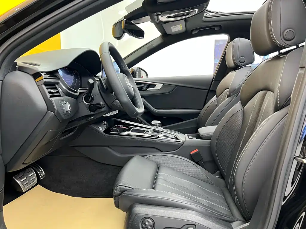 Audi A4L 2023 40 TFSI Bang&Olufsen