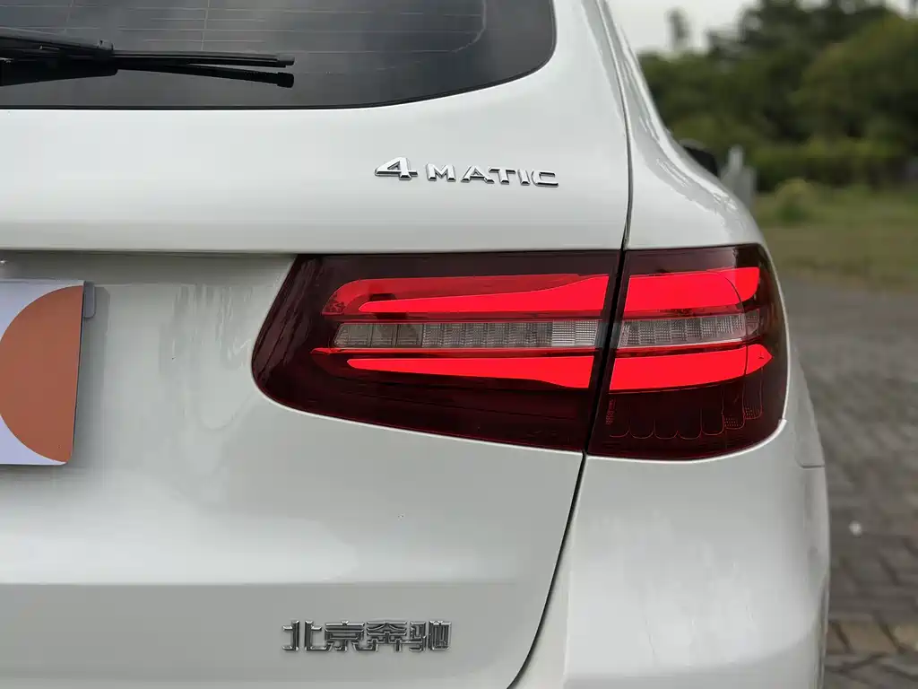 MERCEDES-BENZ GLC