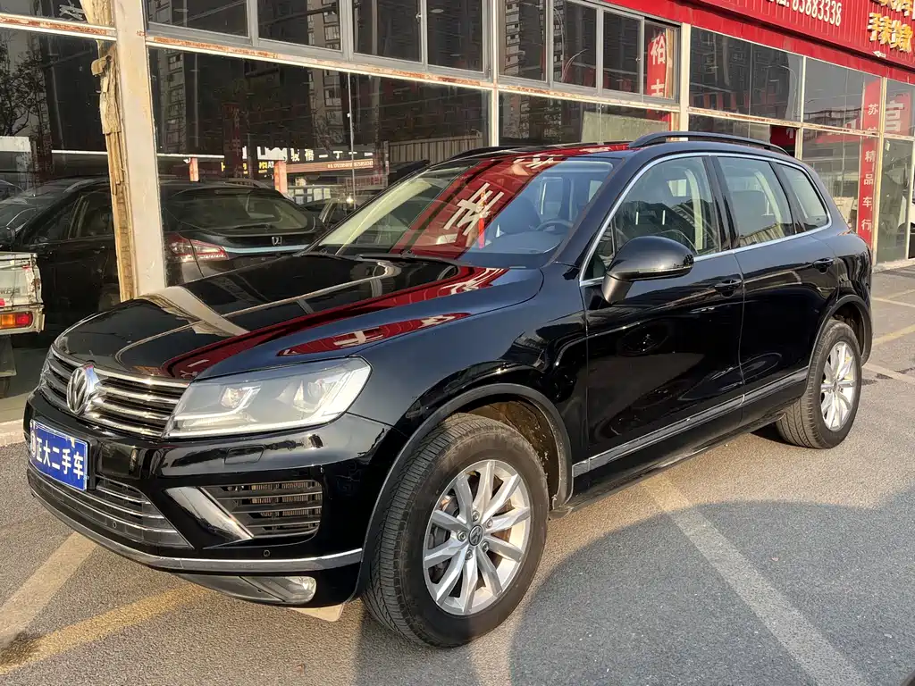 VOLKSWAGEN TOUAREG