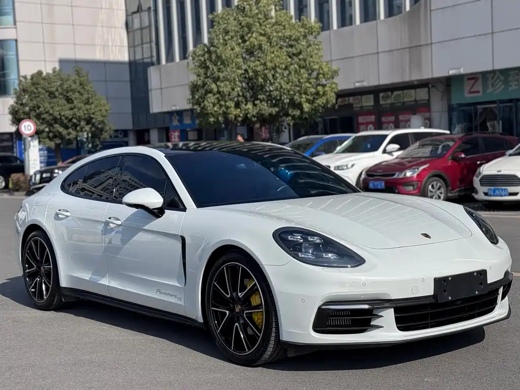 PORSCHE PANAMERA