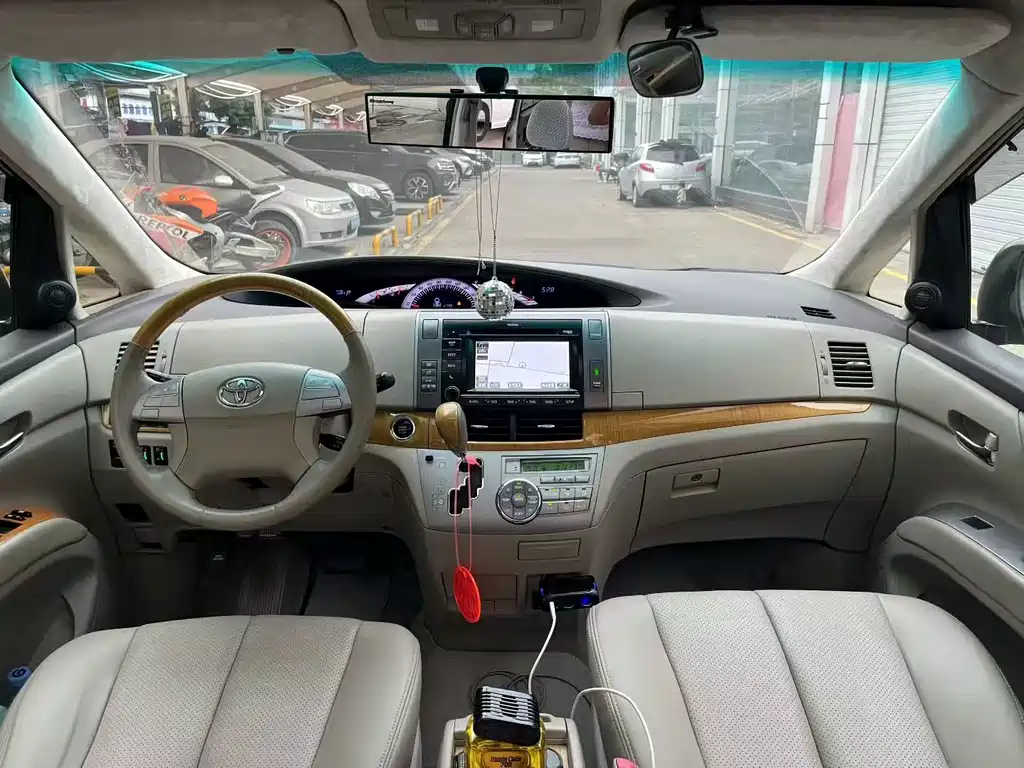 Toyota Previa — миниатюра 7
