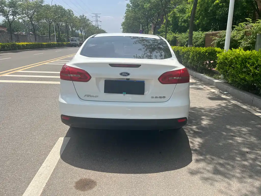 Ford Focus Sedan 1.6L Auto Comfort Type Smart Drive Edition, фото 4