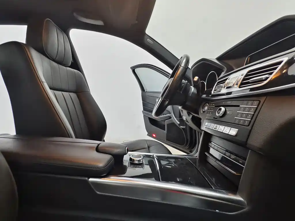 Mercedes-Benz E-Class — миниатюра 15