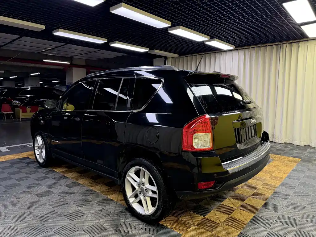 Jeep Compass (Import) — миниатюра 5