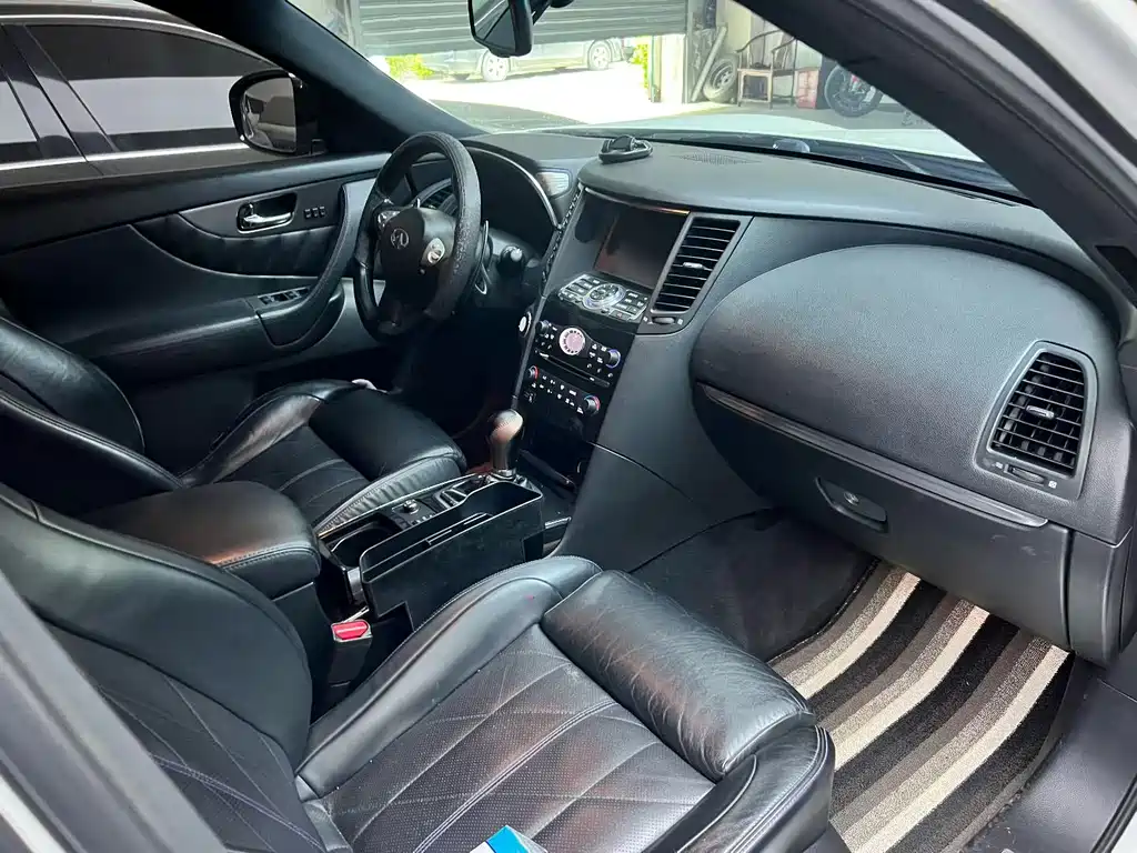 Infiniti QX70 — миниатюра 4