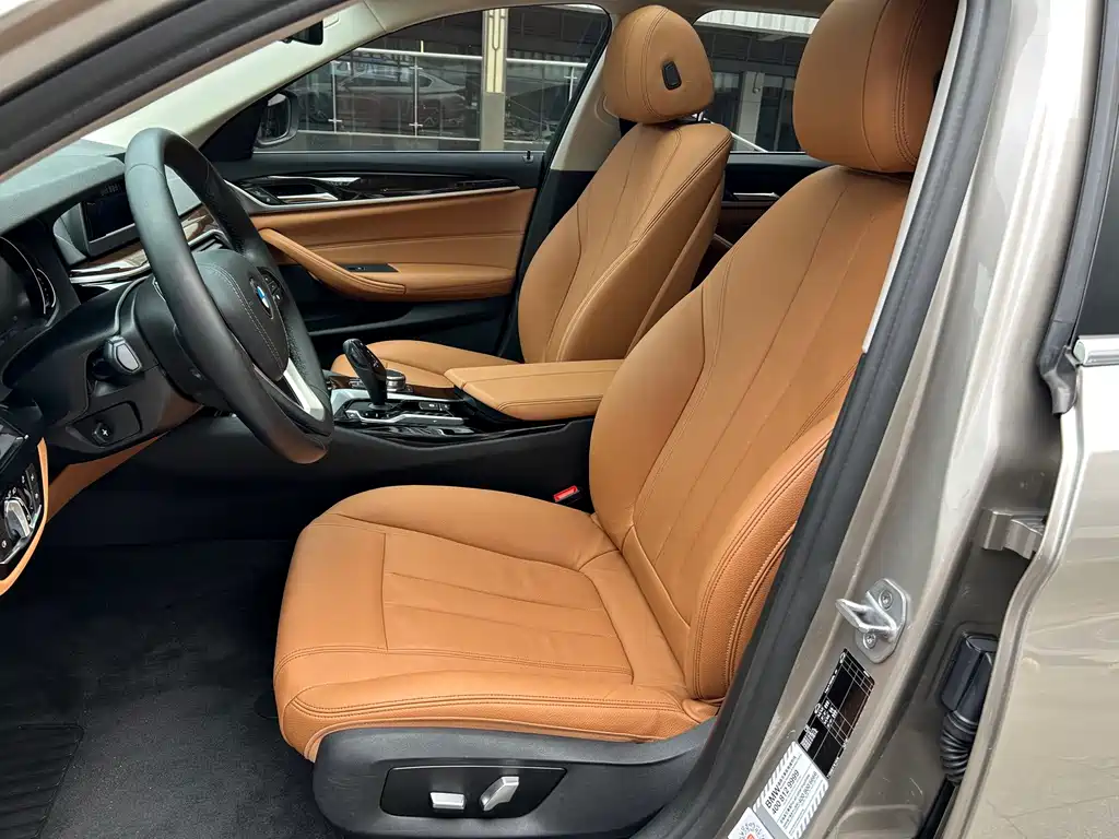 BMW 5 Series — миниатюра 8