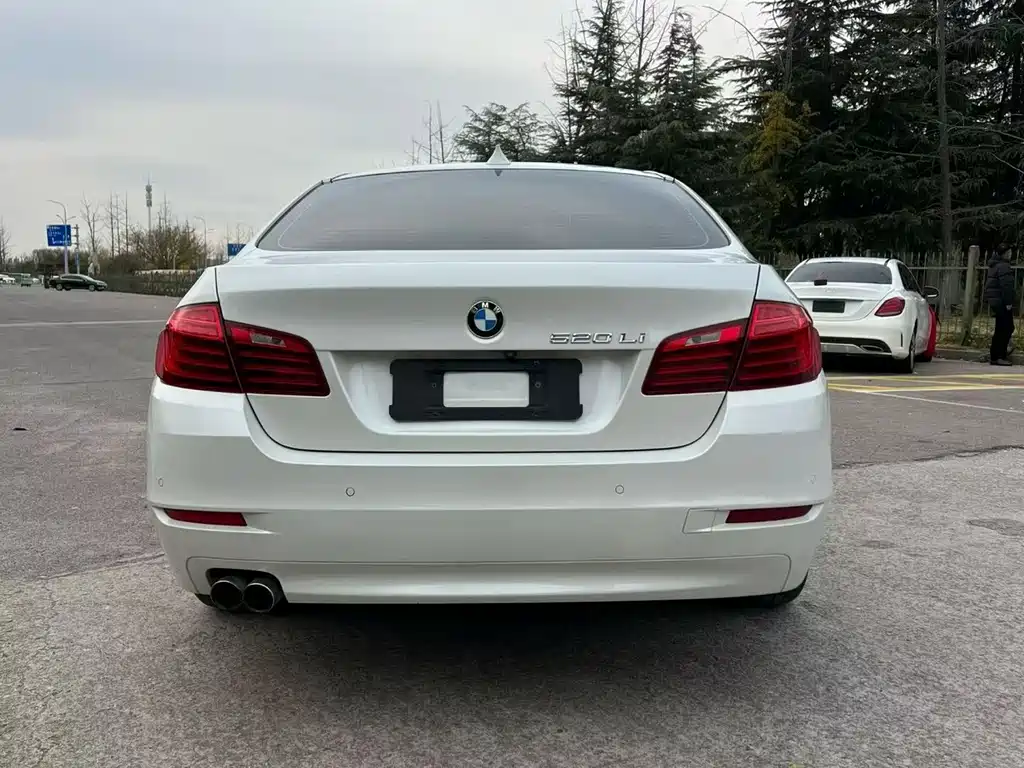BMW 5 Series — миниатюра 8